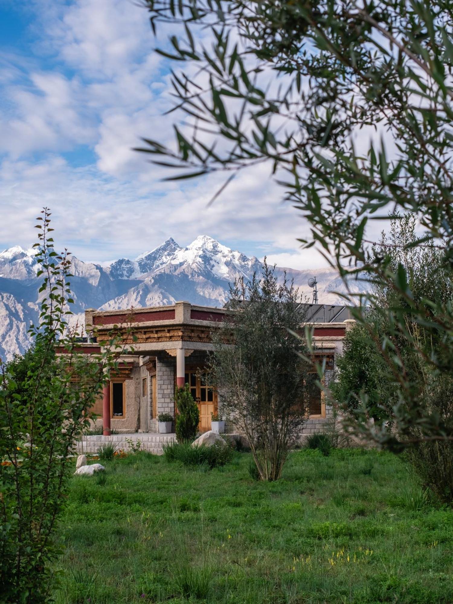 Отель Lchang Nang Retreat-The House Of Trees-Nubra Valley Sumur Экстерьер фото