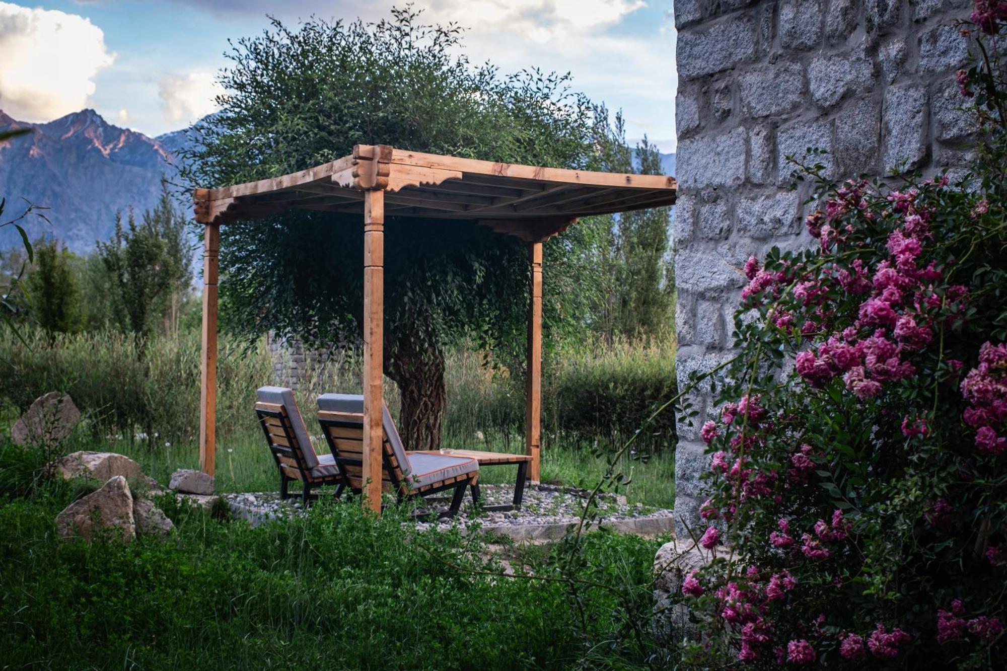 Отель Lchang Nang Retreat-The House Of Trees-Nubra Valley Sumur Экстерьер фото