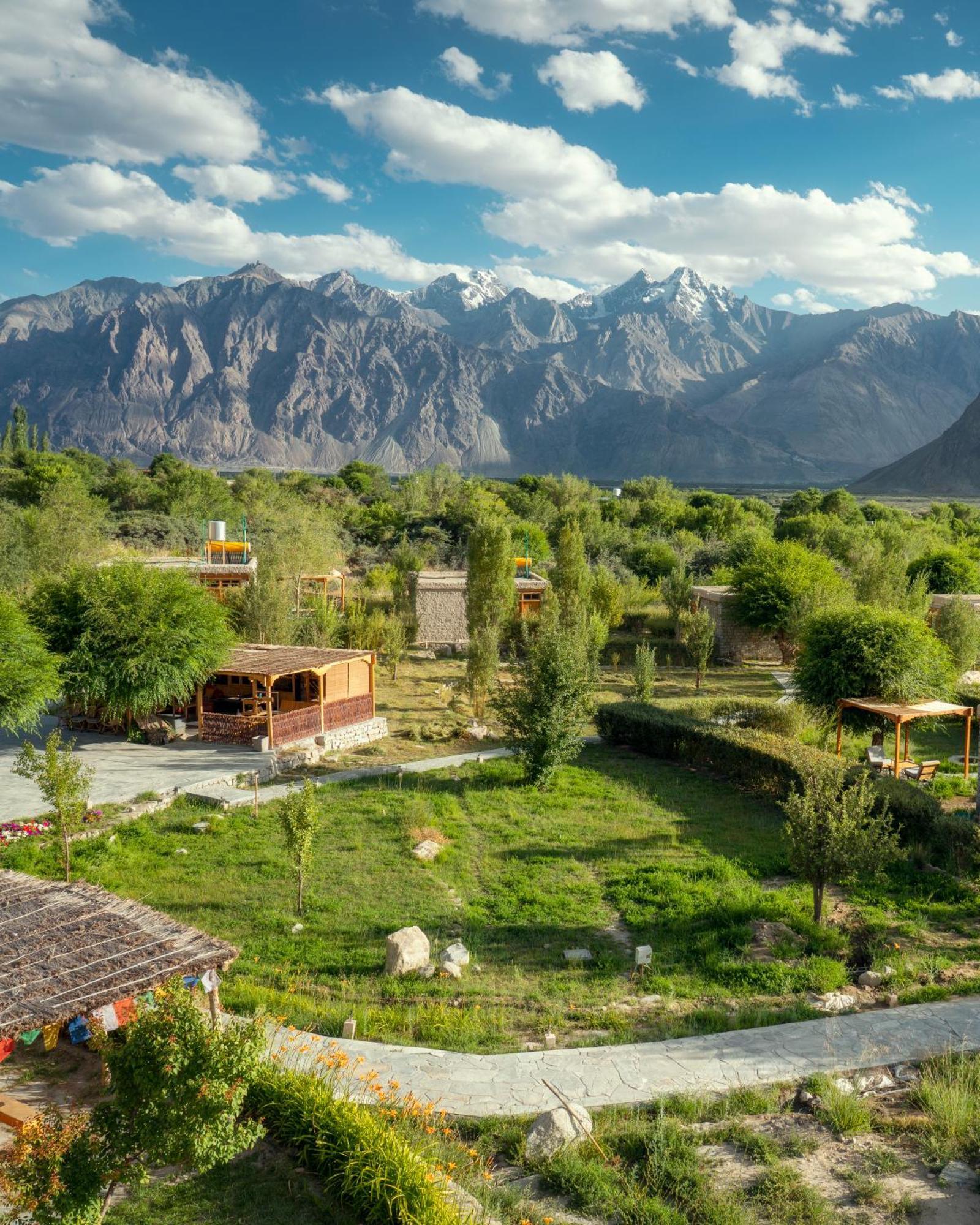 Отель Lchang Nang Retreat-The House Of Trees-Nubra Valley Sumur Экстерьер фото